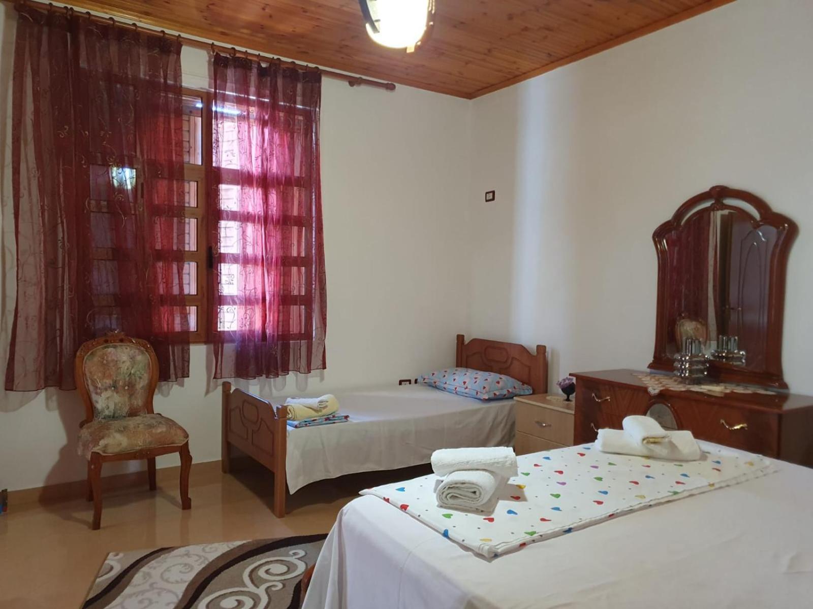 Sara Guesthouse Berat Exterior foto