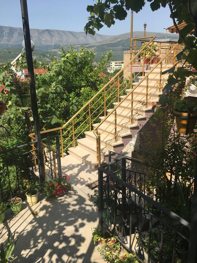 Sara Guesthouse Berat Exterior foto